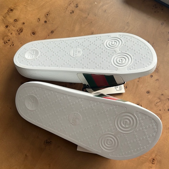 Gucci White Sandals with Red and Green Stripes - Picture 3 of 5